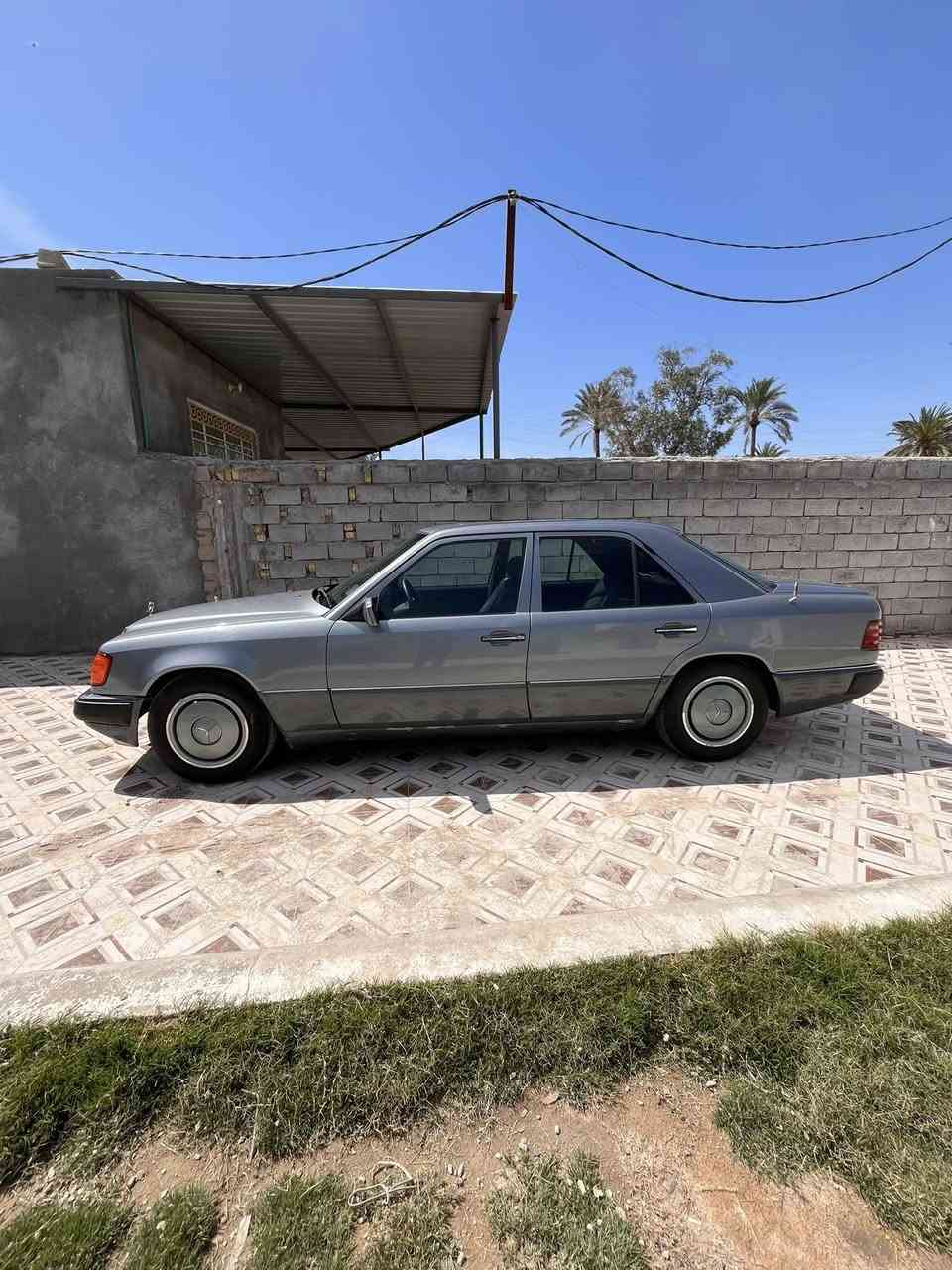 السلام عليكم مارسيدس ١٩٨٧ كير و مكينة ٢.٥ بطة ديلكو  
كشن السايق كهرباء حدادية كلش جديدة تخم تاير جديد تبريد شغال خير من الله السيارة صبغ جمالية وكلش حلوة صبغتها البريك مالتها ABS محدث والسيارة احلى من الصور مكانها ذي قار كرمة بني سعيد 
رقم الهاتف ***********
السعر 75$
