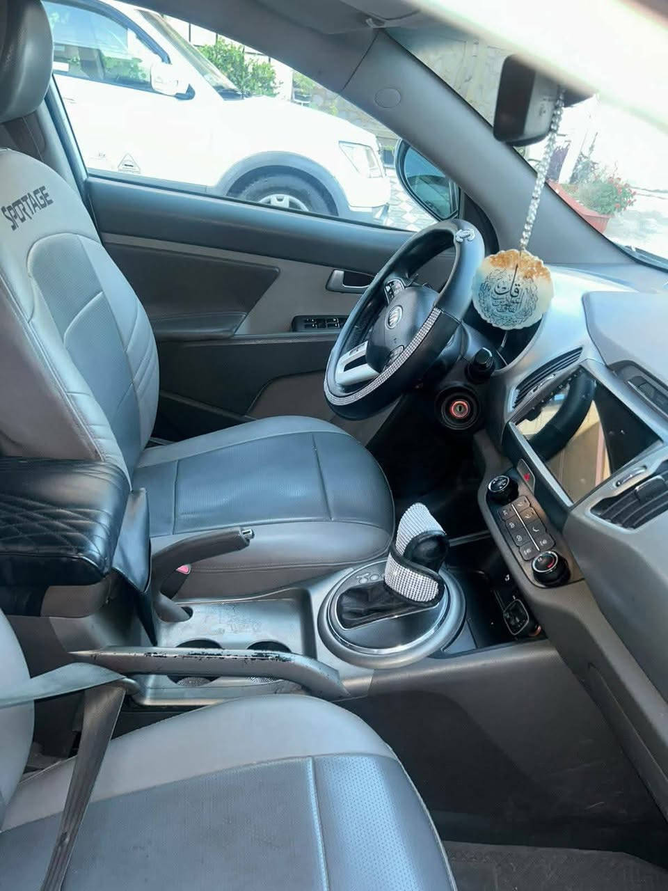 السلام عليكم سبورتج 2014 خليجي ماشيه 200 الف صور. موجود بالمنشور السعر 135 وبيها مجال بسيط  ‭

‭0772 230 2577‬
واتساب ***********
