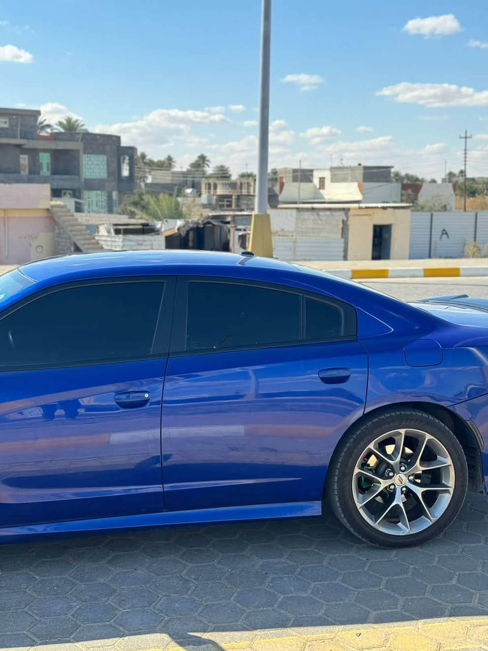 جارجر 2022
SXT 
ضرر ثلاث قطع صبغ 
عداد المشي mil 54.000 سعرها دفترين وبيها مجال
عنواني الأنبار ***********
