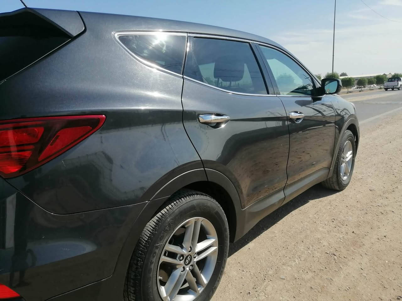 السلام عليكم مكلف بالنشر 
للبيع هونداي سنتافي 2018

السياره جديده
بااسمي تحويل ثاني يوم
رقم قادسيه
مكانها الديوانيه /البدير
مواصفات :
 تحكم ستيرن جهتين
تبريد قطعتين 
نضام ECO 
كامره 
حساس خلفي
بلوتوث اواكس 
مثبت سرعه
نضام ايكو سبورت 
ضررها بنيد فقط موضح بالصور بدون ايرباك 
مكينه Gti 2.4
مكينه كير حداديه تخم تاير جدد 
السعر 160 بيه مجال بسيط 
للاستفسار ***********
***********
