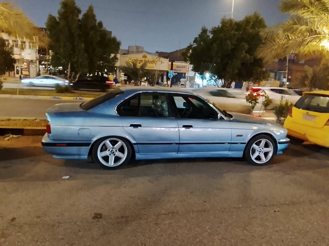 السلام عليكم سياره بيم 520كير عادي مكانه نجف السعر 40 وبيه مجال ولتكلي شبيه كلب وشوف سياره حلو رقم شمالي وصاحبه كردي يريد تحويل امراوس بسياره وعندك فرق هم ترهم ***********
