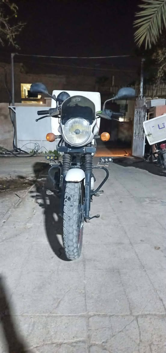 السلام عليكم من رخصة مدير الكروب
مراوس حسب القناعه بوكسر مرقم لوحتين نكليزي بغداد 
موديل 22حقيقي يعني مو 21ونازل ب22لا خويه موديل 22 نازله ساصي وسنويه نفس الشي  مراوس بمرقم ديوان او بوكسر جبلي او ار كي  المهم مرقم  دراجه مجفته  مضارلها ٧ ايام 
ناعمه حلوا  تشغيله نكره شوكت متريد تشغل 
*********** واتساب
