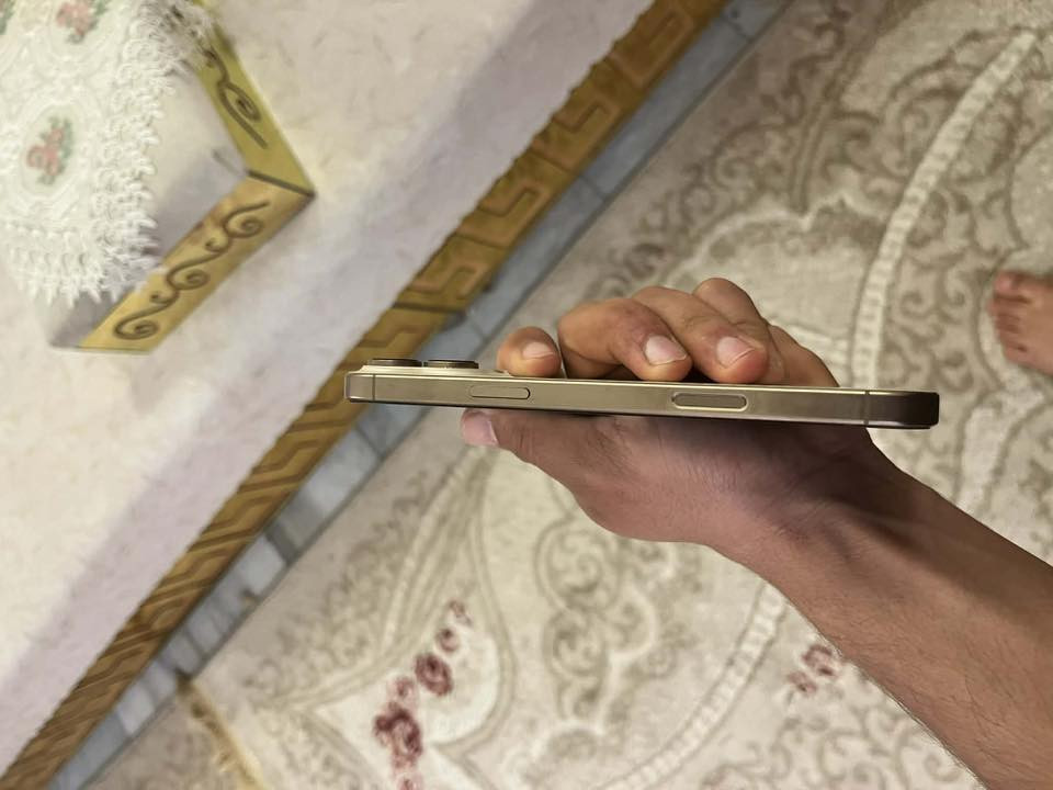 السلام عليكم اخوان ١٦ برو ماكس شرق اوسط نضافه ١٠٠٪؜ بطاريه ٩٩ بعده داخل الضمان مكاني محموديه 
***********
