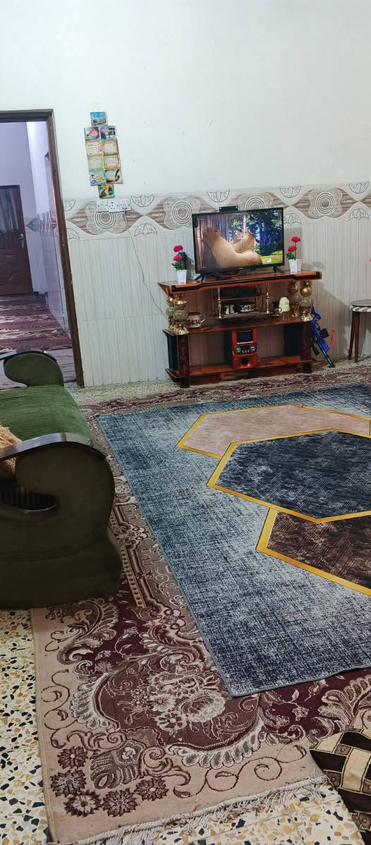 بيت للبيع
موقع تجاري  شارع المعاره ع شارع العام طريق الزوار ركن بناء حديث بناء طابوك كونكريت  المساحه 375 طابو زراعي طابقين طابق الثاني مكامل بس سكف
استقبال 8×4
هول 6×4
صاله 9×6
غرف عدد 2  5×4
مطبخ 6×4
طابق ثاني نضام سويت
مناور داير البيت
حديقه 100 متر بيه محل 
مكان راقي وتجاري للاستفسار ***********
***********
