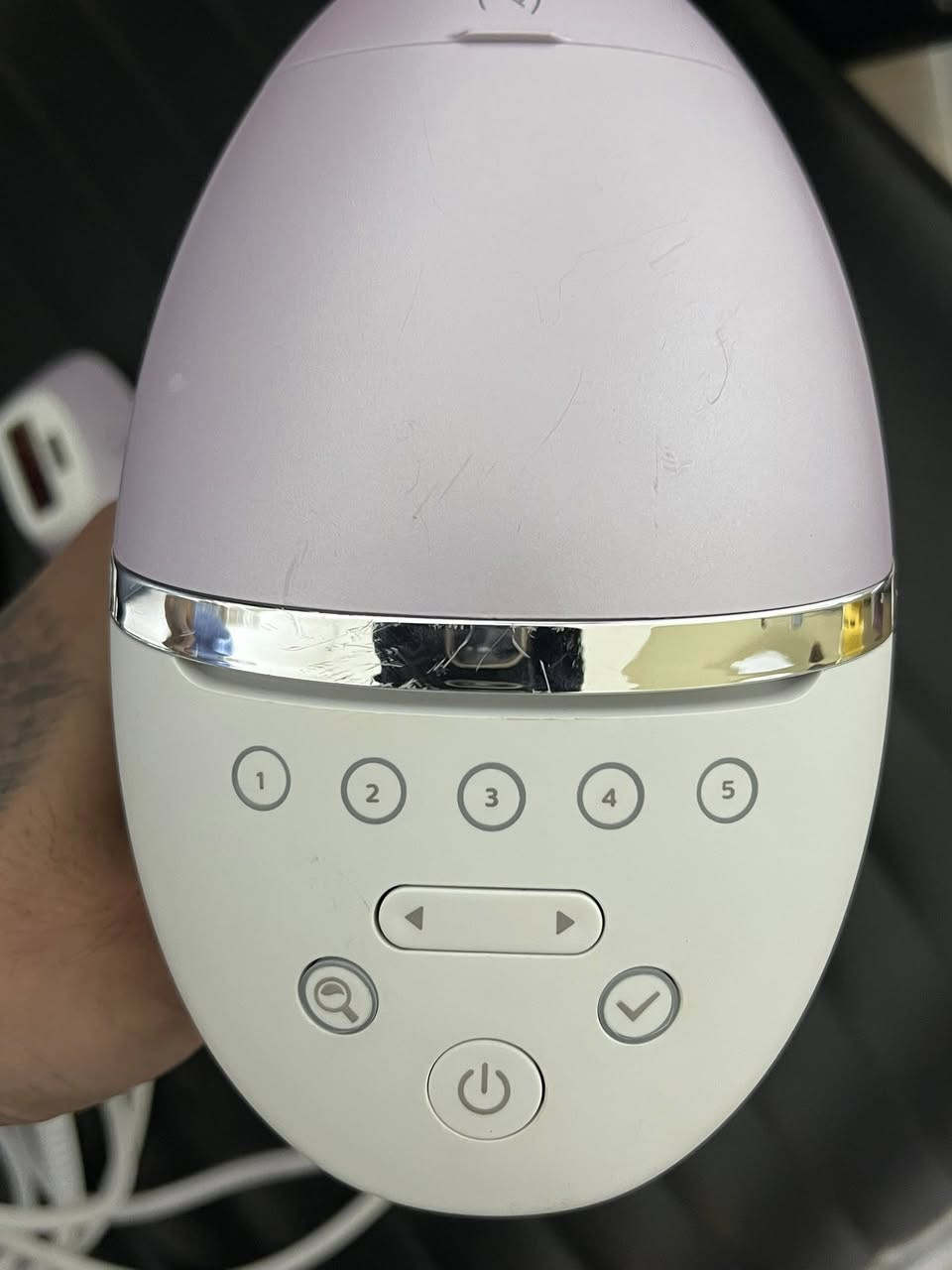 جهاز ليزر منزلي للبيع مواصفاتة
يعمل بتقنية الضوء النبضي المكثف (IPL) وهي تقنية مشابهة للمستخدمة في العيادات مكوناتة راس اساسي للمناطق الواسعة ورؤوس اضافية لمناطق الوجهًوالبكيني والابط بي شاشة تعرض مستوى الطاقة المناسب وعدد الومضات الباقية

مكاني بغداد رقم***********
