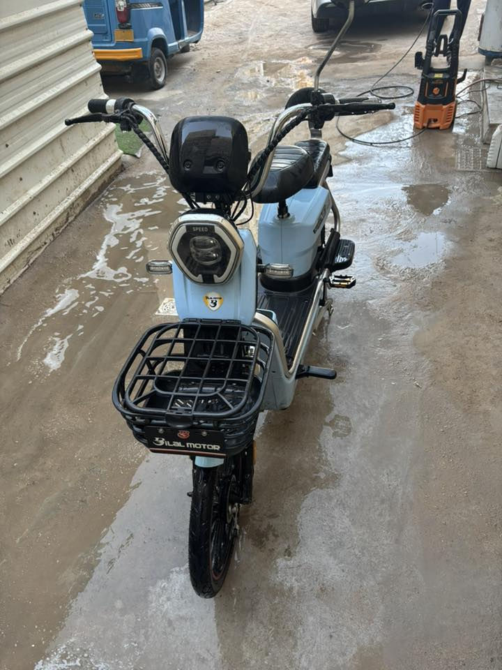 للبيع
باسكل شحن 6بطاريات نظيف استعمال قليل جداً 
4 سرعات سعره 400 وبي مجال 
راسلني واتساب اذا مرديت عليك
***********
