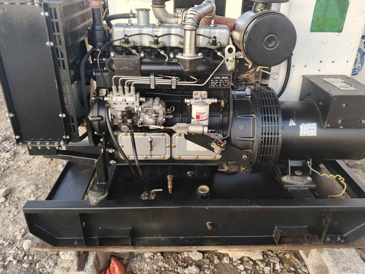 السلام عليكم عندي مولد لبيع بيركز صيني 4بستم سوبر راس توليد 37كيفي باب اول مشتغله قل 200ساعه مولده جديده عله شركه عنوان بغداد ابوغريب سعره 27وبي مجال ***********.   ***********
