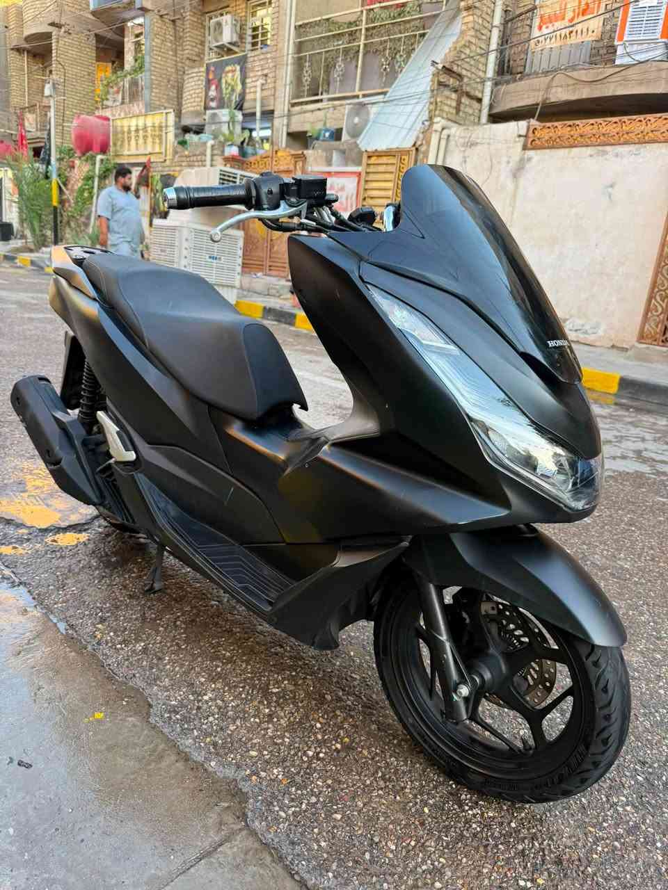 PCX الجيل الرابع لون اسود طافي صار يومين نازله من الرمبه مكفوله كفاله عااااامه عااامه عااامه من كلشي السعر 17$ ونص العنوان بغداد حي اور تواصل ***********
