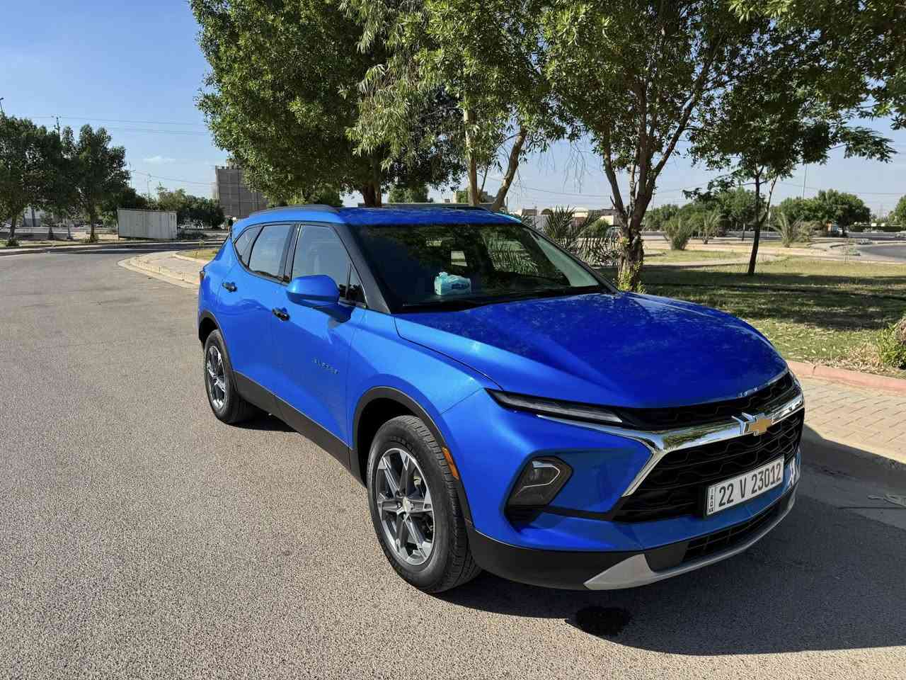 للبيع Chevrolet Blazer LT 2024
4x4
وارد أمريكي 🇺🇸
ماشية 42 ألف كم فقط 
فور ويل

المواصفات:

بصمة اربع ابواب 

* محرك 2.0 Turbo اقتصادي وقوي 
* جير أوتوماتيك 9 سرعات
* شاشة كبيرة + Apple CarPlay
* كامرة خلفية
* تشغيل بصمة وستارت
* تحكم ستيرن
* مثبت سرعة
* LED أمامي وخلفي
* رنكات سبورت
* حساسات
* داخلية مرتبة جدًا
* تكييف ممتاز امامي خلفي قطعتين

السيارة بحالة ممتازة جدًا
فقط صبغ باب الصندوق الخلفي
ما عدا ذلك السيارة نظيفة جدًا

السعر: 195 ورقة وبيها مجال بسيط
مكان السيارة: بغداد - شهداء السيدية

للاستفسار: ***********
