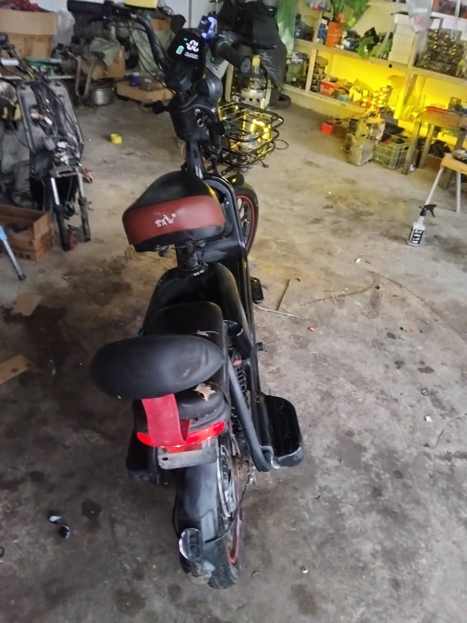 السلام عليكم دراجه شحن للبيع موديل 2025 سرعتها 99 بطاريات حجم 25 عدد البطاريات 5 تايرات جوبلس دبل إشارة باسكل كامل مواصفات العنوان ديالى بعقوبة تحرير قرب جامع التوبة الشراي يراسلني أو يتصل على رقم الواتس اب *********** السعر 300 وبي مجال الشراي
