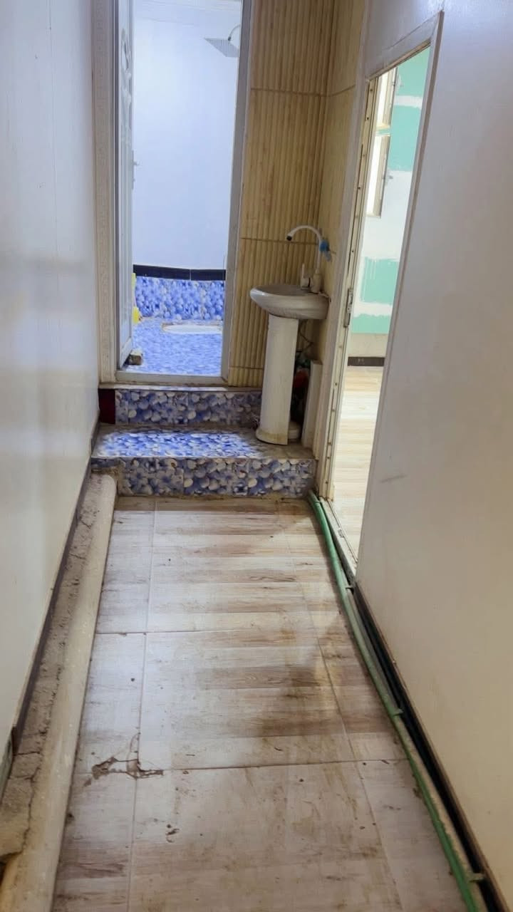 شقه للايجار طابق اول الجزيره الفيروزيه عله شارع اربع سايدات يتكون من غرفتين وصاله ومطبخ وحمام سعر 300قفل لا دكول طيحولي استفسار***********
