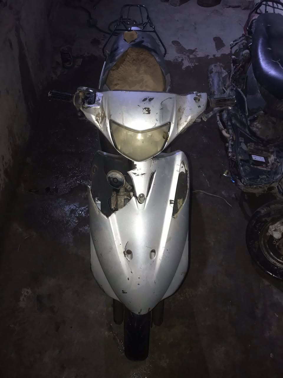 سلام عليكم دراجه ساسوكي ياباني 120 الدراجه نوزل سلف شغال نوزل شغال جويترها كامل كفرات فقط الامامي مكسور شويه دراجه طافيه بسبب ناريه فقط ناريه لا تجفيت ولا غير شي سعر الدراجه 125 بي مجال كلش قليل 
***********فقط واتساب
