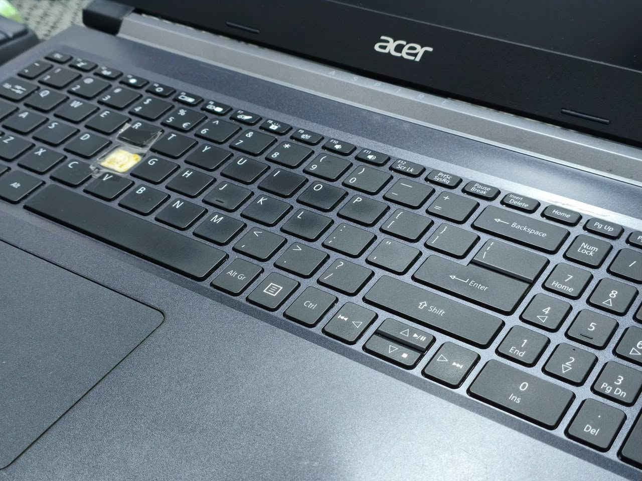 السلام عليكم
لابتوب Acer Aspire 7

شاشة IPS 1080

معالج Core i5 9300H

كارت شاشة خارجي انفيديا GTX 1650 4 GB GDDR 6

هارد m.2 حجم 512 كيكا

رام 8 DDR4 قابل للتطوير

ويندوز 10 برو نسخة مخصصة للالعاب خفيفة وسريعة جدا

منصب بيها مجموعة من الالعاب هدية

كيبورد ضوئي

شاحنة اصلية بلادية

فقط كفر دكمة الF مشلوع بس الدكمة شغالة طبيعي

للبيع او مراوس


**إذا كنت صاحب هذا الإعلان وتريد حذفه لأي سبب، رجاءا أرسل رسالة إلى الدعم الفني**