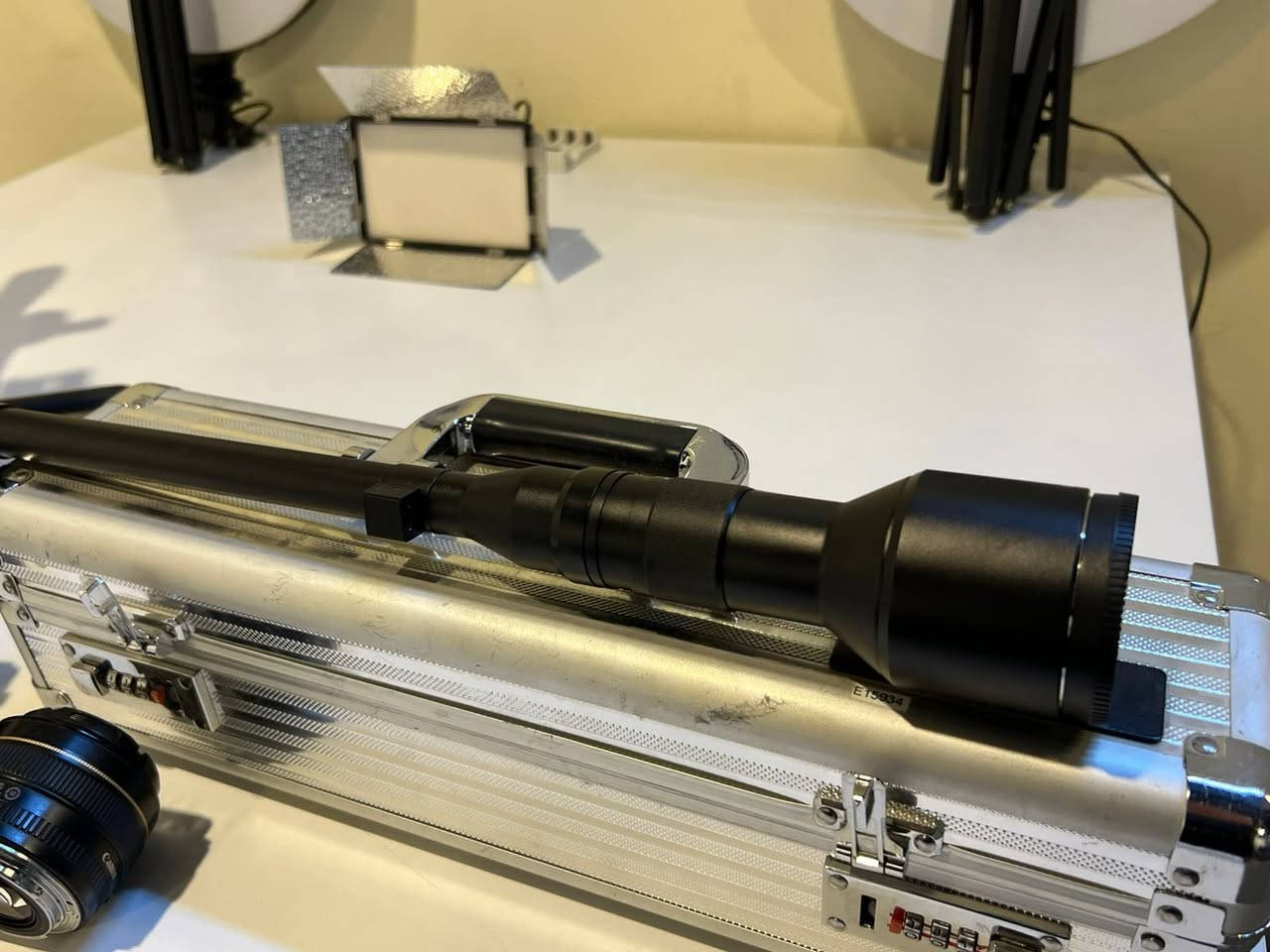 المواد كلها للبيع مع بعض كلها ، كاميرا sony a3. وعدسات اثنين و عدسة لاوا خاصة ( اللي ما يعرف عدسة لاوا خل يشوفه باليوتيوب لو سمحتم ) مع القاعدة وستاندات و لايتات كلها مع بعض

السعر ٣٥٠٠ دولار وبيها مجال بسيط

المواد في اربيل 

***********
واتساب متوفر
