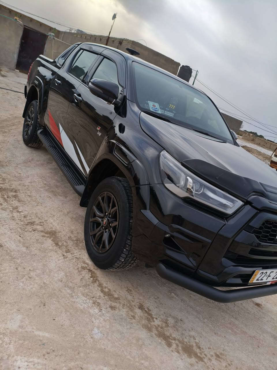 السلام عليكم البيع جي ار مديل2023 كويتي سياره جديده ماشيه 49الف حقيقي مكفواله كفاله عامه مغلفه ببيف بلكامل رقم اربيل بسمي بعد موصفات جي ار معروفه سياره ستخدام شخصي سياره كرتون معنه الكلمه مكان ذي قار رقم صاحب سياره*********** سعر على الاتصال
