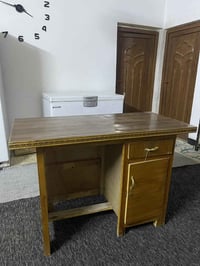 ميز كاشير للبيع  السعر 25   07769436158