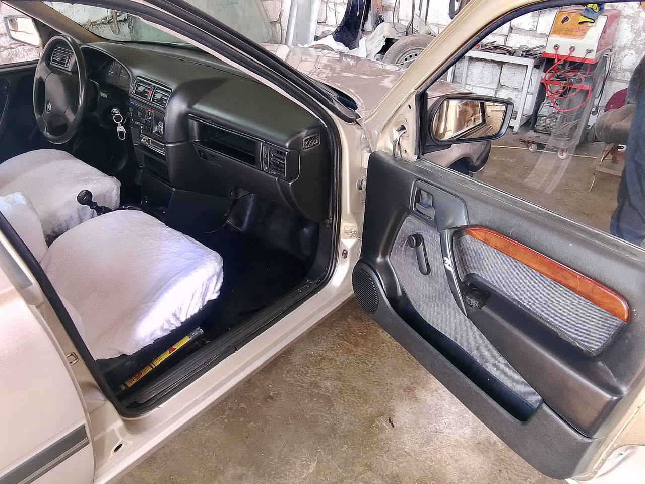 أوبل فكتىره موديل 92محرك 20سنويه حد29دفتر بانزين شرط تحويل والغرامه والسياره مصبوغه جماليه كبل أسبوع رقم موبايل***********
