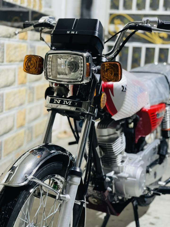 سلام عليكم
نامه امتياز امتياز موديل 25 
معمره اغلب غراضه اصلي شلامجه 
كهربائيات كله شغاله
سرعه معدل فول 
تجي تفحص وتشوف  
مكاني حله مسيب سده الهنديه
اتصال *********** موجود واتساب
