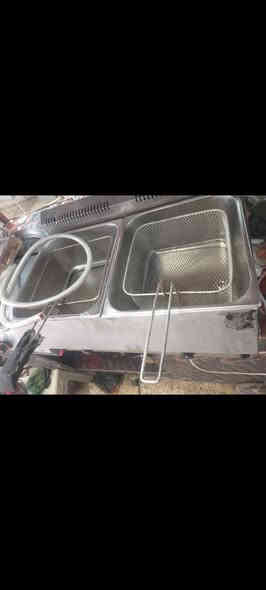 بيع مستعجل عربانة (لبلبي_باكلة_كنافة) وتصلح للعصائر أيضا في الصيف مجهزة بالكهرباء+ شواية شاورما فحم + قلاية فنكر للتواصل *********** بسعر جدا مناسب شلع أو قطع
