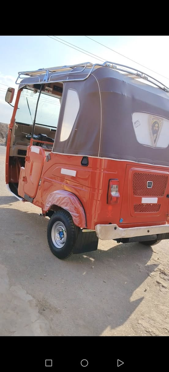 تكتك لبيع موديل 24 شهر 4 تكتك كفاله عامه من زلغ مكينه من تفيلس تكتك جديده حيل  وراق وكيله سيد وسام مشتغله بيه سيبايه جديده  تخم تاير جبلي ستدات  مسجل عصافير  شاير  الد تكتك مفوله علا الخير  مكان ميسان قضا المجر الستفسار تصل علا رقم 📱 ***********. ***********
