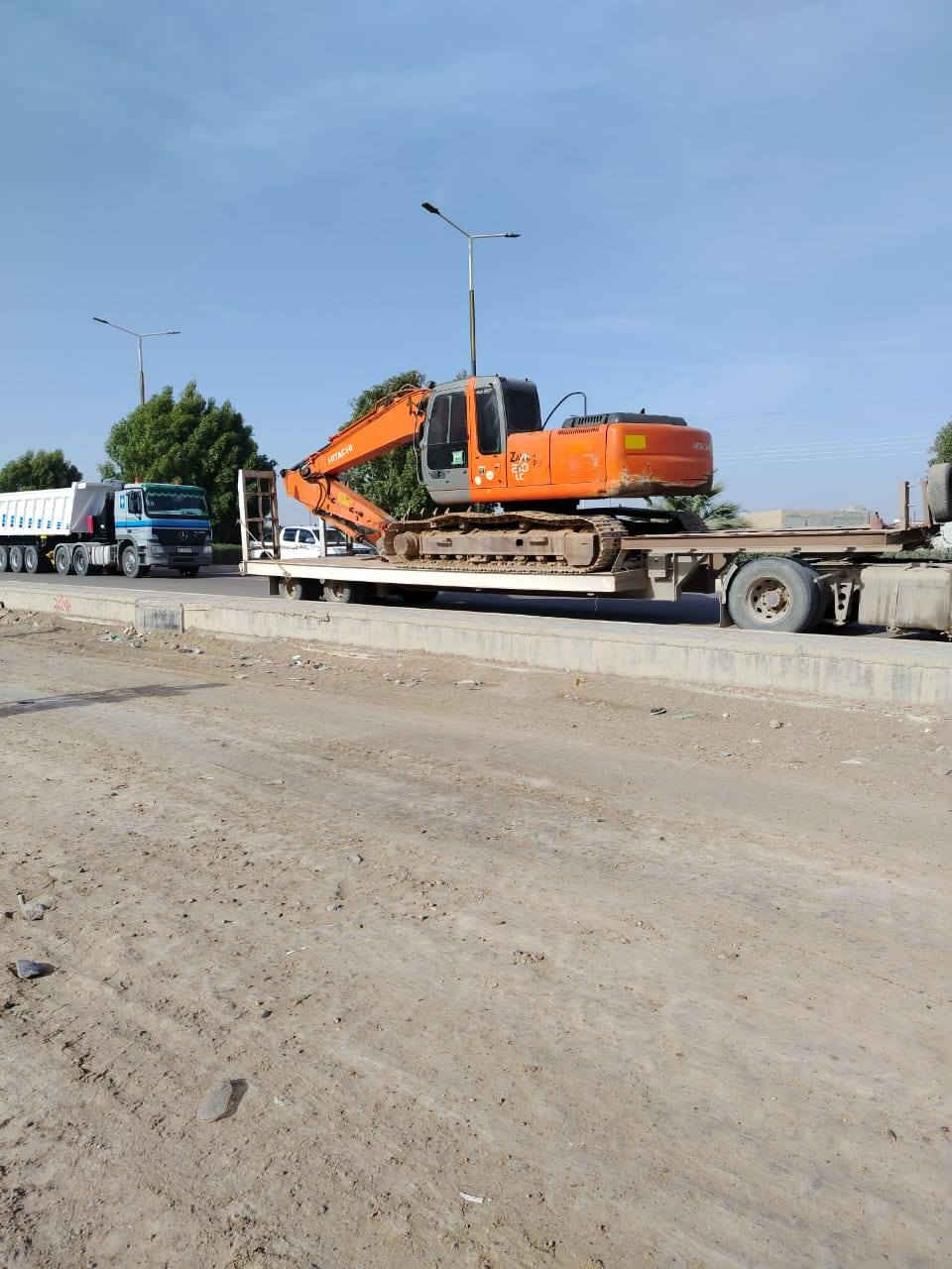 عربانه  لودر للبيع   طول ٨  ونص عرض ٣ متر جوبلس   تأير ١٧ ونص ٢ دنكيرين   حداديه جديده شاصي  ١٨   انج  تخم تأير  مكان فلوجه سعر ١١٠ بيه مجال ***********
