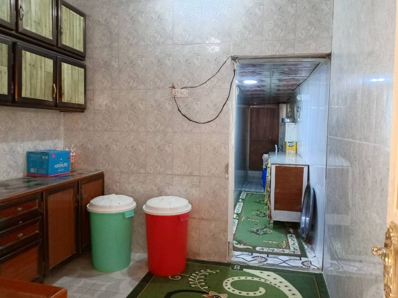 يالله
اللهم صل على محمد وال محمد
دار للبيع زراعي سند مساحة 190م خنيطله نهاية شارع الكراج يحتوي على غرفتين وهول وكلدور وديوانيه ومطبخ حار وبارد وكراج وحديقه وصحيات داخليه وخارجيه ثرمستون عكاده
البيت جديد ومتعوب عليه كما موضح بالصور 
للاستفسار او معرفة السعر مراسلة الصفحه او واتساب ***********مكتب الكرار للعقار والمقاولات العامه @إشارة
