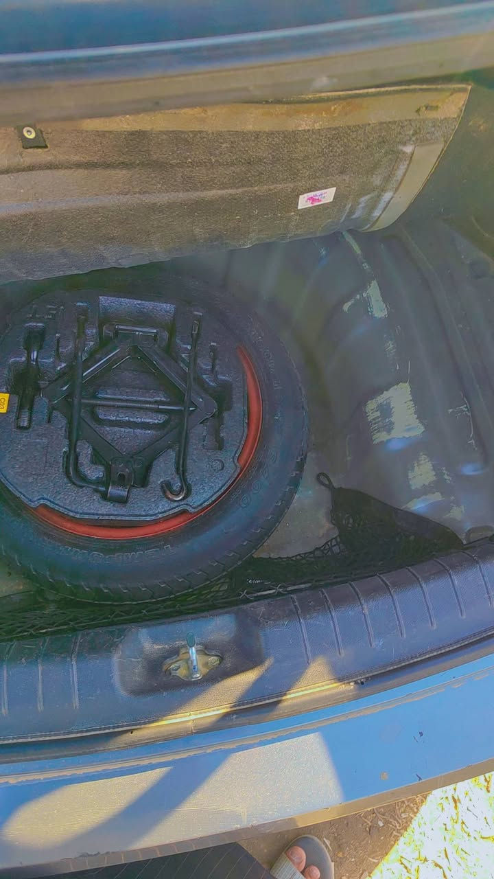 سلام عليكم سياره 18امريكي بيه قطعتين مثل ماموضح بصور ماشيه 65سبير منازل سعر 125مكان بغداد ***********
