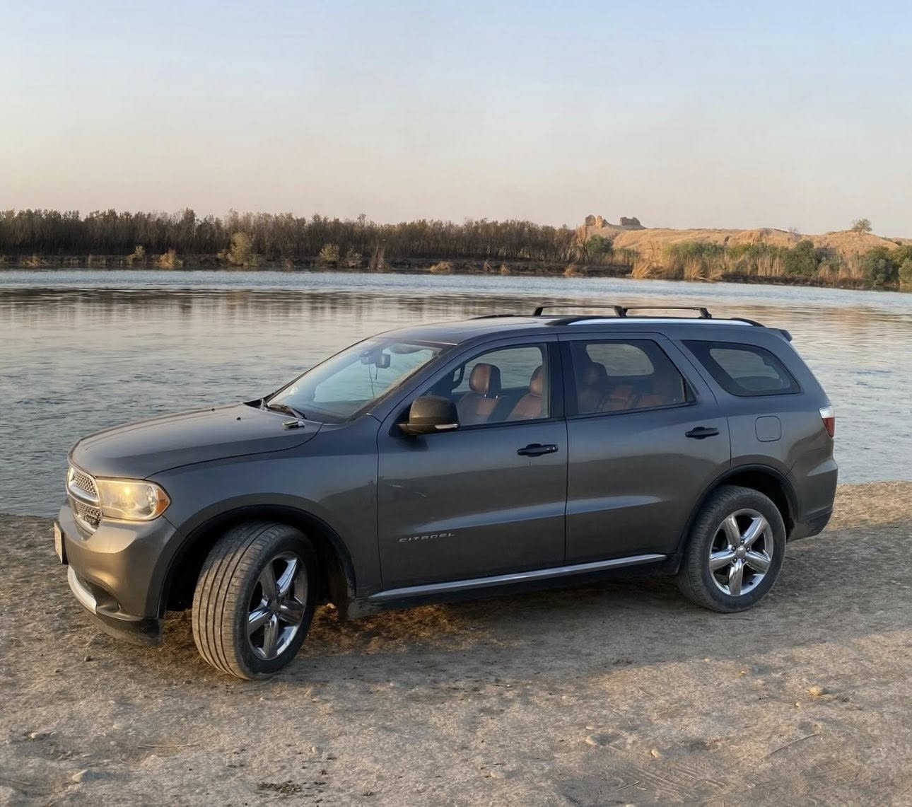 السلام عليكم
دوج دورانكو ٢٠١٢ فئة ستدل رقم بغداد للبيع 
المواصفات : 
محرك ثمانية سلندر ٥.٧ 
كير ستة نمرة 
تبريد ٣ قطع 
كشنات جلد 
الكشنات الامامية كهربائية / تدفئة / تبريد / خزن ميموري 
حساسات جانبية ( نقطة عمياء ) 
حساسات خلفية 
كاميرا خلفية 
رادار امامي 
ويل عشرين 
جنطة كهربائية 
شاشة عرض وسطية 
تشغيل عن بعد 
دخول ذكي 
الضرر : 
السيارة بدون ضرر بس مصبوغة صفحة للجمالية 
لان لونها كان جارد ومو حلو 
مكان السيارة سامراء 
السعر المطلوب ١٣٠$ وبيها مجال للشراي .


**إذا كنت صاحب هذا الإعلان وتريد حذفه لأي سبب، رجاءا أرسل رسالة إلى الدعم الفني**