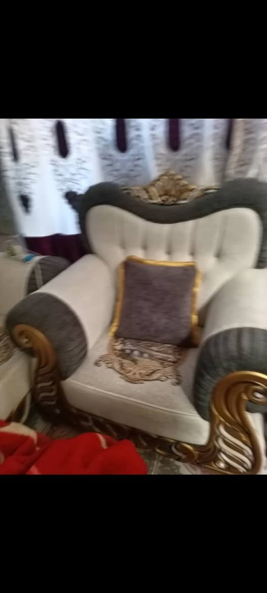 بيع مستعجل 700وبيه مجال يراسلني او يتصل عليه ***********
