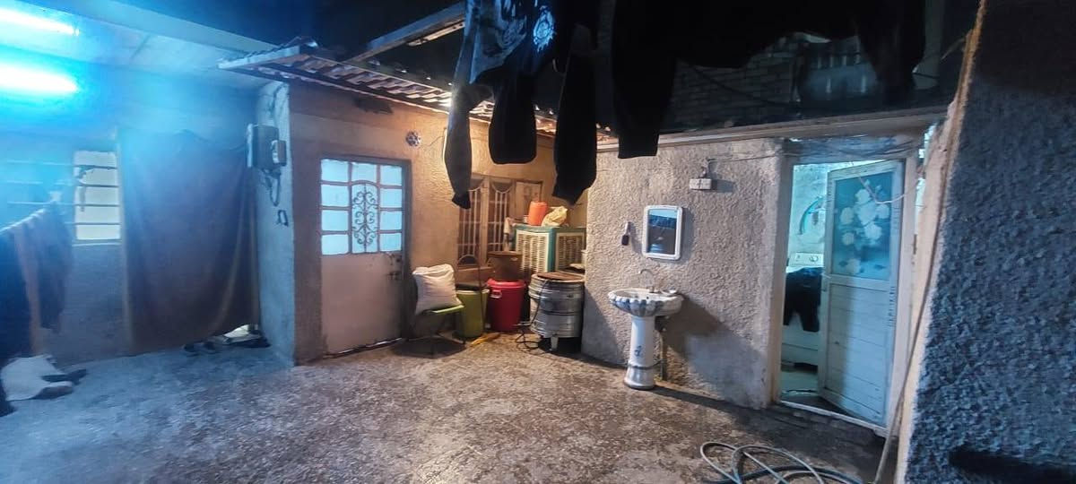 الدار للبيع بلديات ضياء الحلفي
المساحه 127 متر 
من جهت شارع المصرف 
الشارع الي قبل جامع سيد كاظم الفاضلي 
الاستفسار الإتصال ***********
