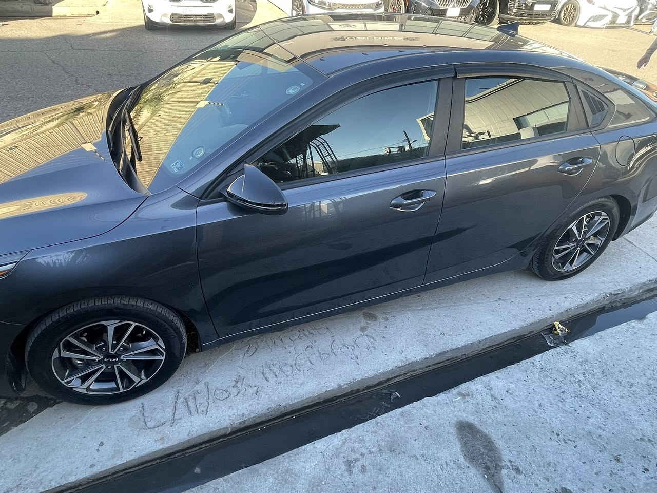 كيا فورتي 2022
لون نفطي 
رقم اربيل باسمي
مكينه 2000 دوش
رادارات خلفيه اماميه جانبيه
توقف ذاتي امامي خلفي 

كير 8 نمر 
داخل مخمل اسود 
حادثها بخشم الجاملغ الامامي امريكا
بس بارد بسيط 
شخط بابتين الجهة اليمنى 
تبديل باب خلفي ايمن وصبغ باب وجاملغ خلفي 
ماشيه 84 مايل 
السعر 130
بيها مجال 
مكاني بغداد اليوسفية 
*********** 
***********
