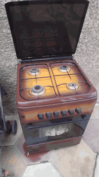 عندي اغراض للبيع لان حولت البيت جديد وصغير ما عندي مساحه كافيه.طباخه ب...