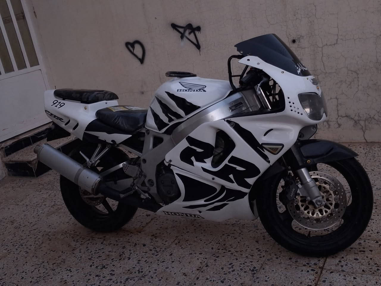 سلام علیکم
للبیع: Cbr 919
کیر محرك بلشرط مابي صوت وبخار
لایتات زینون بلاکت جدید دهن اصلي جدید 
جيب فيتر وافحص
أوراق کامل 
سعر:17ورقات
مکاني:کرکوك
***********
