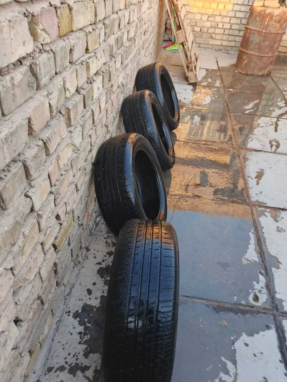 تايرات حجم 205/55/16 مكان الشعب *********** نضيفات حيل
