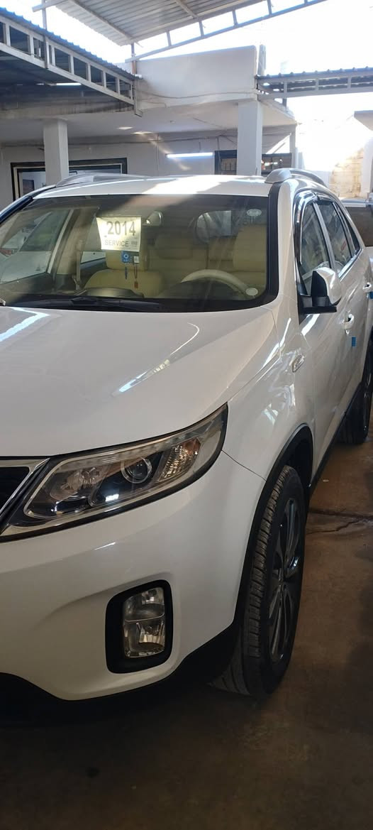 سورنتو 2014 بلا صبغ بيهة مكانين هيج صغار بارد محرك 4 سلندر مفتوح دوش 
السيارة ماشية 160 
7 راكب 
سنوية ارقام جديد 
السعر 170 ومجال
مكانهة موصل برطلة 
ينفع مراوس 
***********
*********** موصل, نينوى
