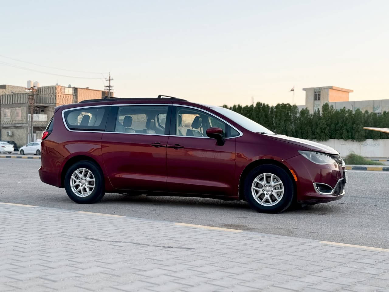 #المركبة : كرايسلر فولجر (Voyager) 2020
#الضرر : داخل امريكا ( جاملغ ايمن مع بنيد ) ، داخل العراق ( جاملغ ايسر ) 
الرقم : بغداد 
المسافة : 58،000 ميل 
المواصفات 
محرك 6 سلندر ( 3600 ) 
نظام تشغيل بصمة و بصمة تشغيل عن بعد 
كامرة خلفية 
غرفة السيارة جلد اسود مع مقاعد جلد بشكل منفصل ملكي 
باب جنطة كهربائي شفط
ابواب جانبية كهربائية مع بردات 
ويل 18 مع تخم تاير جديد 
حدادية بحالة جيدة 
كير اوتوماتيك مكفول 
السيارة 7 راكب 
3 قطع تبريد 
مكان السيارة : النجف الاشرف 
السعر : 18500 $ 
للأستفسار : 
***********
***********
صور حادث امريكا موجوده اخر المنشور
