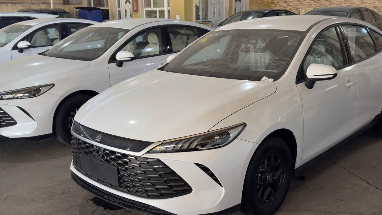 يتوفر في معرض الروضة لتجارة السيارات الحديثة 
BYD DESETROYR 2025 اسود 

BYD QIN PLUS2025 ابيض
يوجد داخل عسلي وداخل زيتوني 
عروض مميزة واسعار تنافسية🔥🔥🚘
*********** موصل, نينوى
