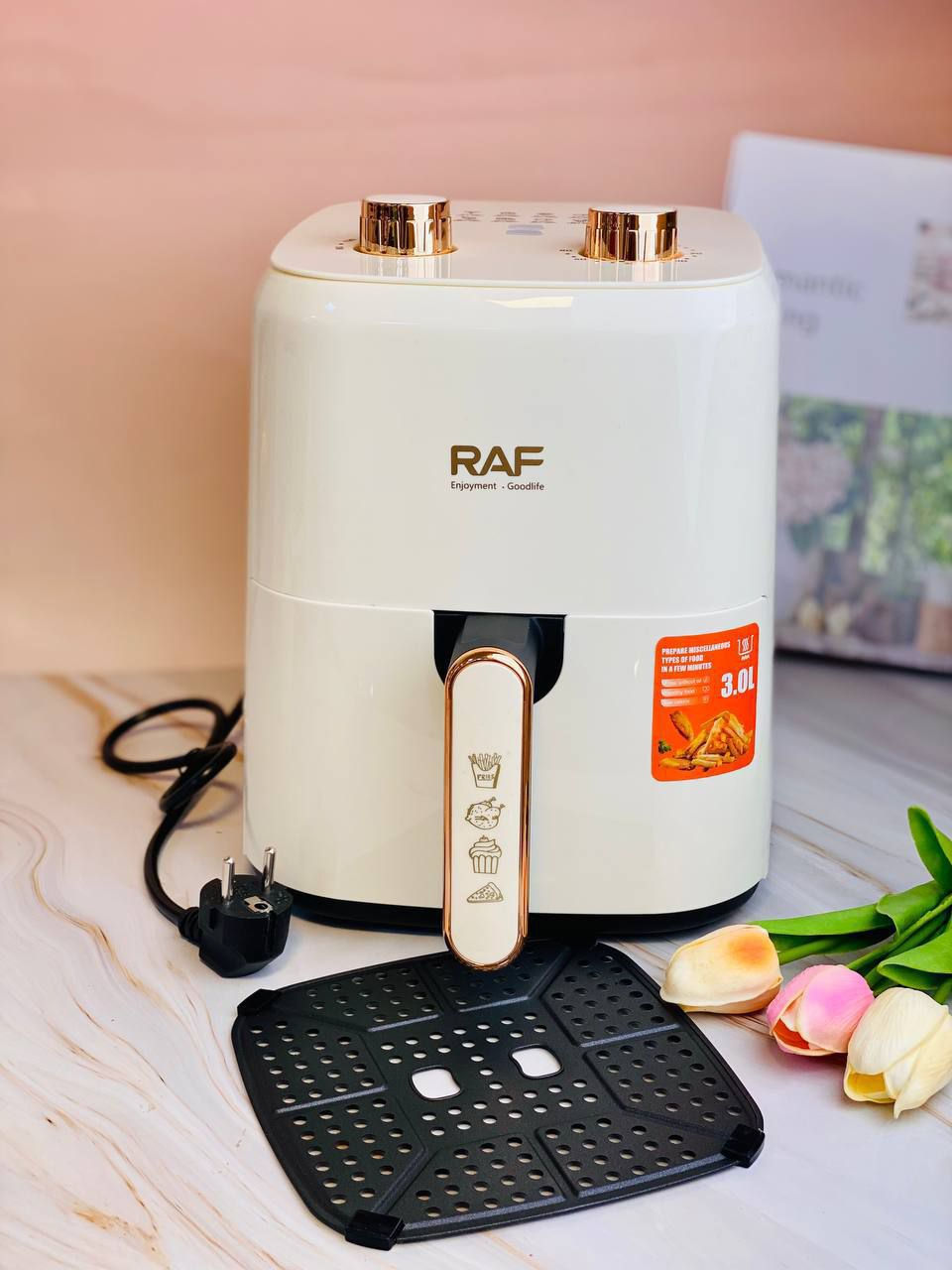 مقلاة راف الهوائية سعة 3 لتر - #الاصلي المنشأ ألماني🇩🇪💯

الأداة المثالية لعشاق الطعام اللذيذ والراغبين بالطهي الصحي. تتيح لك هذه المقلاة الهوائية تحضير أطباقك المفضلة بأستخدام كمية قليلة من الزيت أو بدونه،
مع الحفاظ على قرمشتها وطعمها اللذيذ. بفضل سعتها الكبيرة التي تبلغ 3 لترات، تُعد هذه المقلاة الهوائية مثالية لجميع أفراد الأسرة 

قلي صحي: حضّر أطباقًا لذيذة بنسبة دهون أقل تصل إلى 80% بفضل تقنية الهواء الساخن. استمتع ببطاطس مقلية مقرمشة، ووجبات خفيفة مقرمشة، ودجاج شهي، وغيرها الكثير، دون الحاجة إلى زيت زائد.

سعة كبيرة 3 لترات: تُسهّل هذه السعة الكبيرة تحضير وجبات لعدة أشخاص. مثالية للعائلات أو لتحضير كميات كبيرة.

تحضير سريع: مع محرك قوي بقوة 1300 واط، يصبح طعامك جاهزًا في دقائق. لا مزيد من أوقات الانتظار الطويلة!

درجة حرارة ومؤقت قابلان للتعديل: مع تحكم قابل للتعديل في درجة الحرارة ومؤقت عملي، يمكنك التحكم الكامل في تحضير أطباقك. تصميم صغير وأنيق: تتناسب مقلاة راف الهوائية البيضاء تمامًا مع أي مطبخ، بفضل تصميمها العصري والموفر للمساحة.

سهلة التنظيف: بفضل السلة القابلة للإزالة والسطح غير اللاصق، يسهل تنظيف هذه المقلاة الهوائية بسرعة.

خالية من روائح الزيت: بفضل استخدام كمية قليلة جدًا من الزيت، لا داعي للقلق بشأن الروائح الكريهة في مطبخك

#الاصلي المنشأ ألماني🇩🇪💯


**إذا كنت صاحب هذا الإعلان وتريد حذفه لأي سبب، رجاءا أرسل رسالة إلى الدعم الفني**