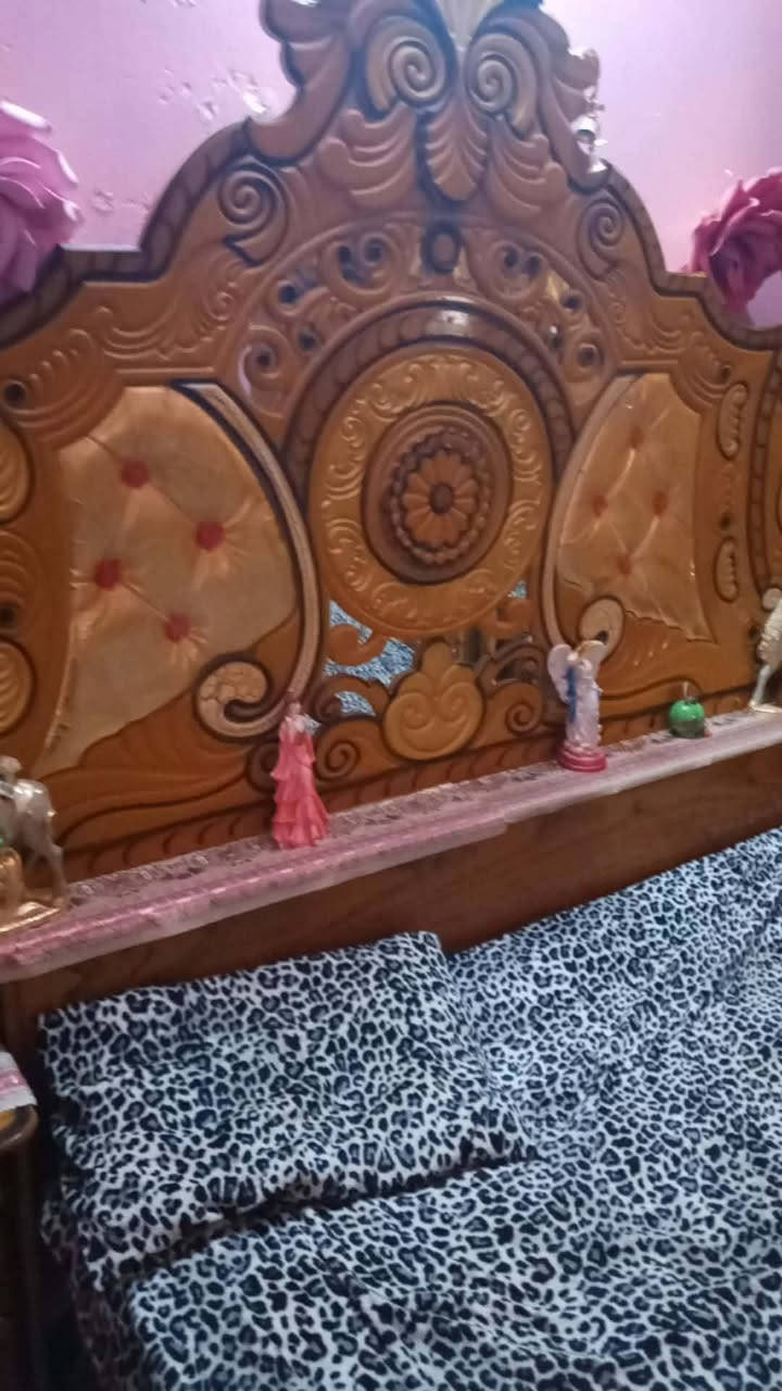 غرفه اخشاب جديده محتاج يريد يجي خاص ب 850 ابيها مجال ***********
