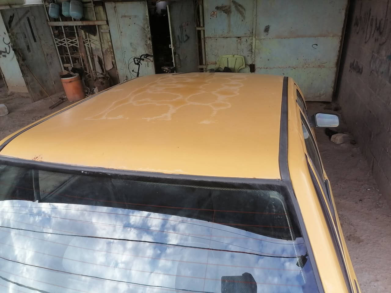 السلام عليكم سايبه للبيع موديل 2009 تبريد شغال حداديه جديده مكينه وقير نص عمر غرامات  غرامات مصفره هيئه ب 17 وبيها مجال العنوان ديوانيه دور النسيج  ***********
