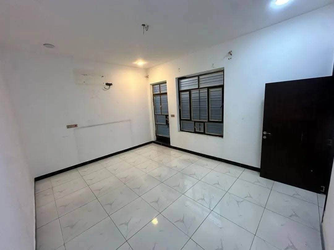 سعره جدا مناسب

دار 150 متر للبيع واجهة 6 مدخلين 

 يحتوي  على هول صالة

 منور مطبخ وخدمات عدد 4

 غرف نوم عدد 4 منور 

واجهة مرمر ارضية مرمر  

حي الجهاد ديوان المخابرات السعر مناسب جدا 

للاستفسار ☎️ *********** واتساب

يوجد لدينا عقارات جميع مناطق حي الجهاد ومختلف الأسعار بغداد, العراق
