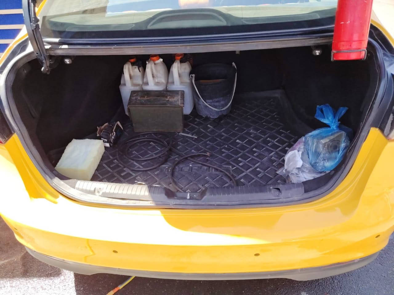 السلام عليكم
كيا فورتي ٢٠١٨ كير مكينه كفاله عامه
السيارة حادثها صندوك مثل ما موضح بالصورة 
الحوض 4 اصابع 
السيارة ليبل واحد عده البنيد
وكعت حديدة ع البنيد وبدلته 
السيارة صدر امامي جديد كله
السيارة بأسمي ومصفره هيئة وغرامة
ماشية ١٠٩
مكانها بغداد الشعب قرب سوك شلال
سعرها 115
ما متواجد ع فيس 

***********
واتس اب موجود
