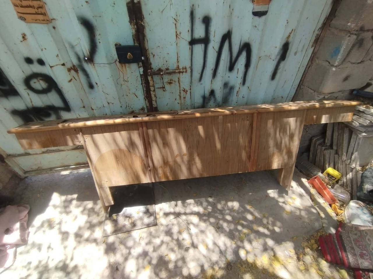 السلام عليكم 
غرفة اخشاب للبيع
سعر 300 وبيها مجال
مكاني كربلاء الطاقه 
***********
