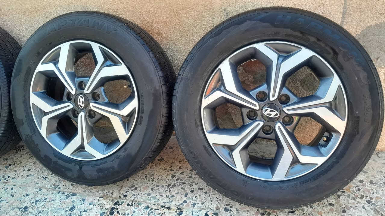 السلام عليكم تخم ويل حجم ١٦ هنه والتايرات نص عمر مكاني قضاء المدينه السعر ٢٠٠ الاتصال ***********
