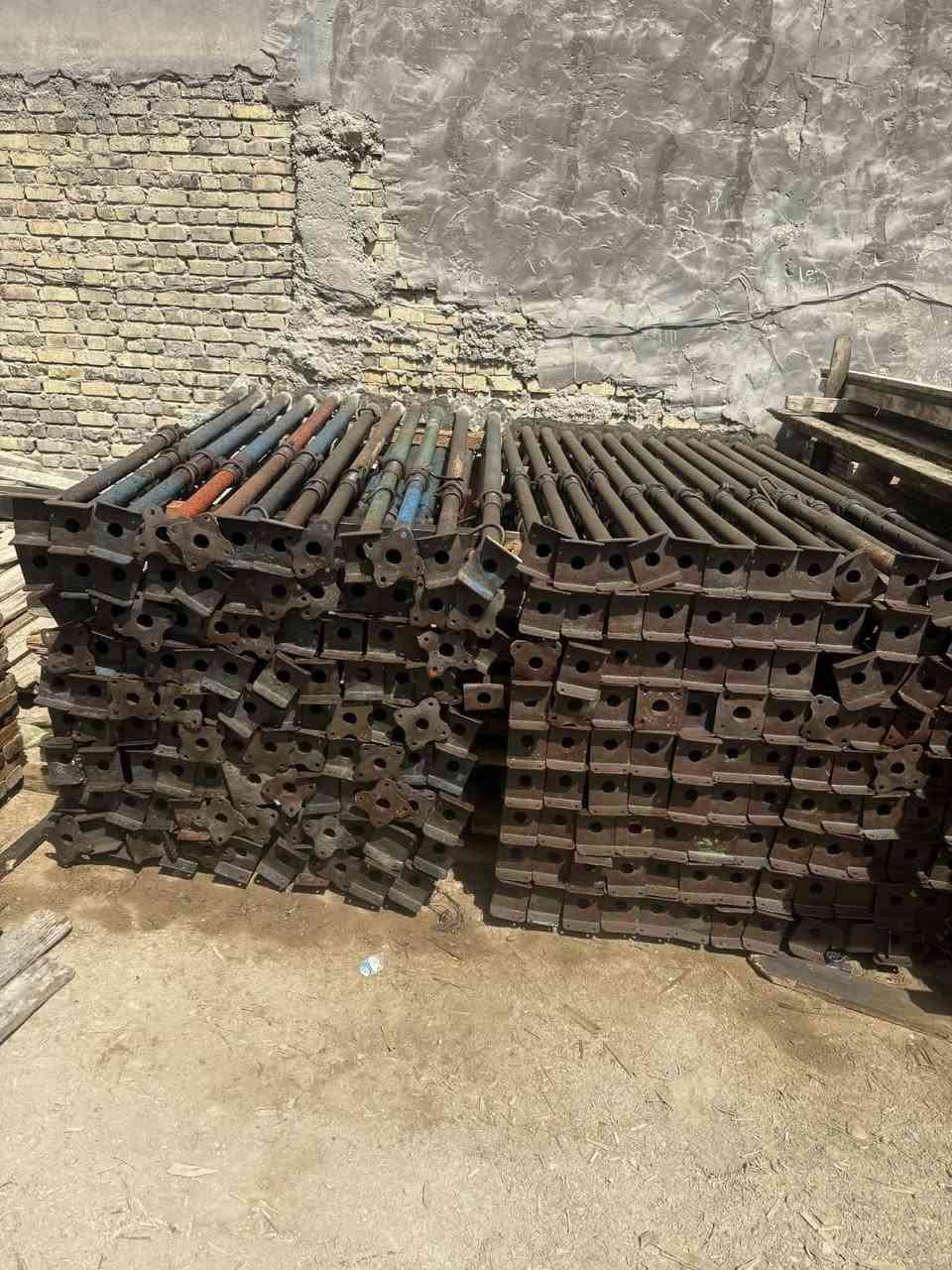 جكات حاضن تركي سن خشن وزن 12 كيلو قاعدة 4 ملم وحاضن 4 ملم ومكينة 4 ملم وبوري 2 ملم 
عنوان حله مركز ***********
