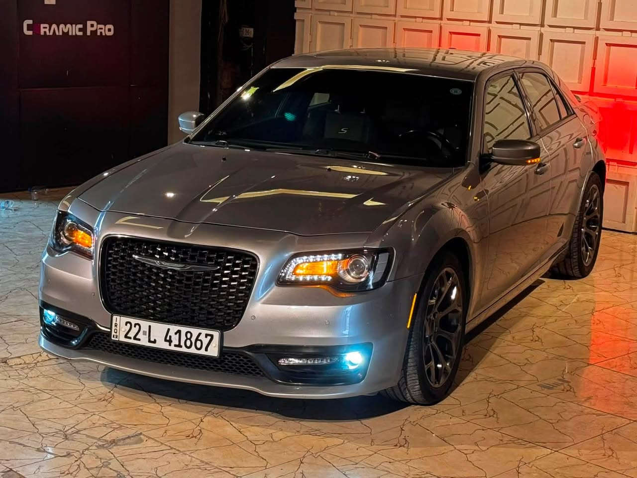 كرايسلر. فئهs
2018 خليجي. للبيع او مراوس مع Bm530,540 

خليجي كفاله عامه 
فول مواصفات 
بجم عريض 
حساس امامي خلفي 
رادار جانبي 
 كلاصات تدفئه تبريد 
برده خلفيه 
كشنات جلد تدفئه تبريد 
كامره خلفيه 
بنوراما 
 السياره ماشيه ٦٠ الف ميل 
كفاله عامه 
مكان السياره بغداد السيديه 
***********

