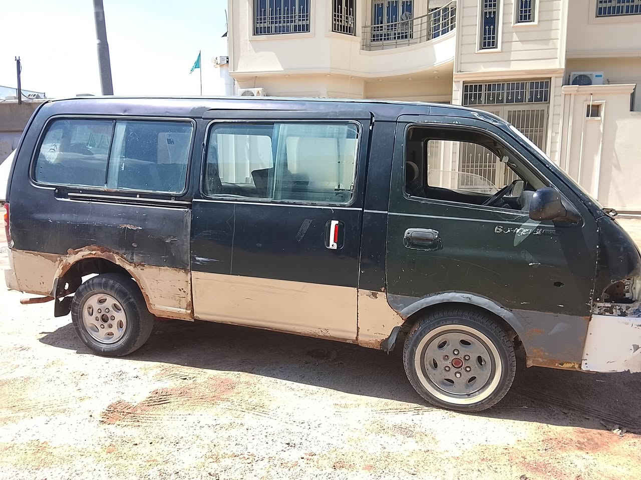 السلام عليكم بريجو البيع سنويه نموذج مكينه بيه نفخه بدون تنقيص كير واكسل مكفولات  شواصي 1 مصلح و 3 بلاد تخم تاير جديد حداديه نضيفه كهربائيات شغاله داخل نضيف البدي كدامك بدون راعي اتكفل سرقة وعشائر السعر (21) وبيه مجال مكان سياره البصرة شط العرب رقم الهاتف (***********) مامتواجد ع الفيس أتصل وتدلل
