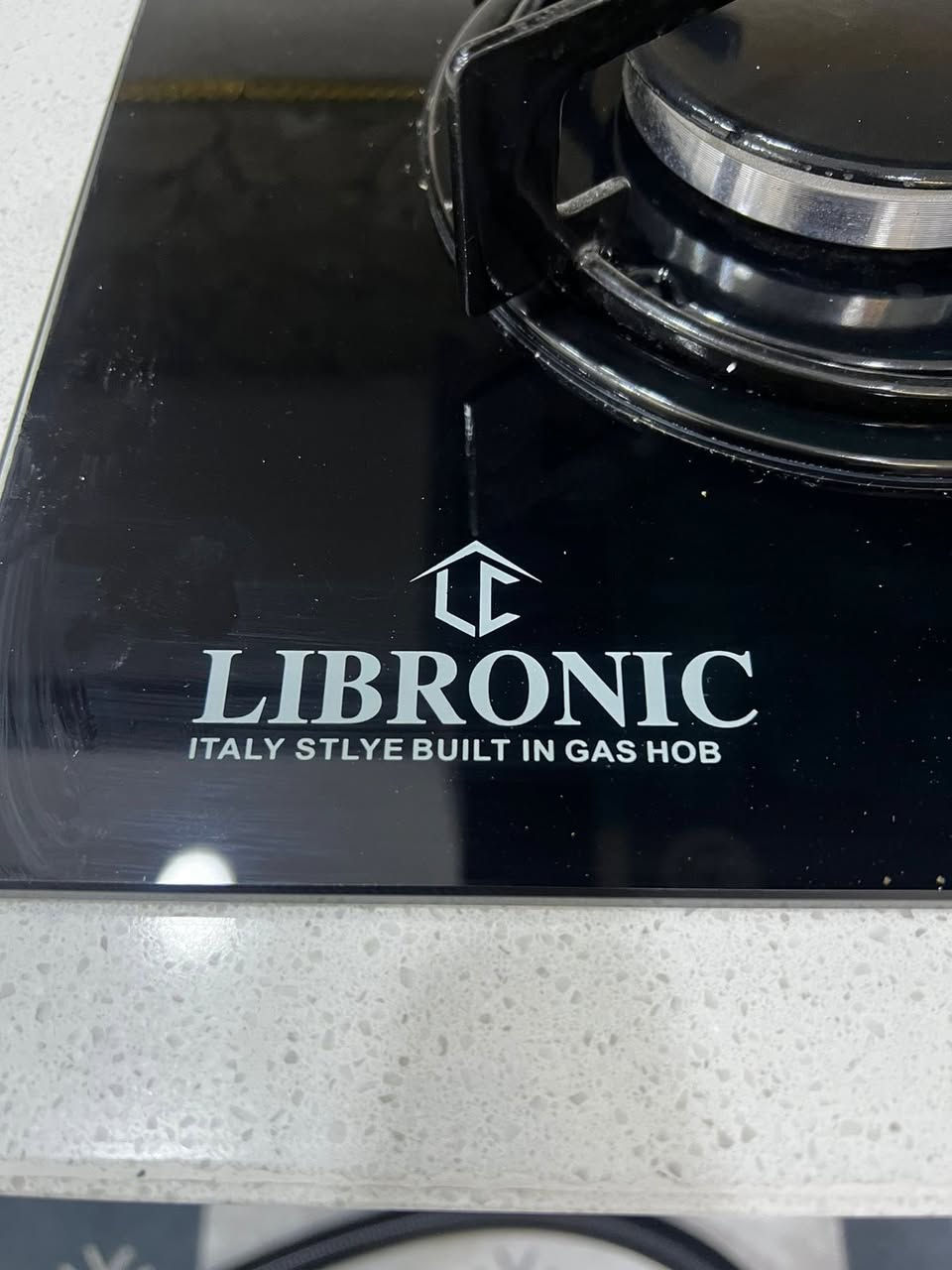 طباخ 5 مشاعل من شركه  الالماني LIBRONIC الاصلي
عيون الطباخ كله معدن يعني ماراح تتأثر بالحرارة 
زجاج مالته جلاتين 100‎%‎
قياس 90x50
سعر 150 وبي مجال 
*********** للتواصل

