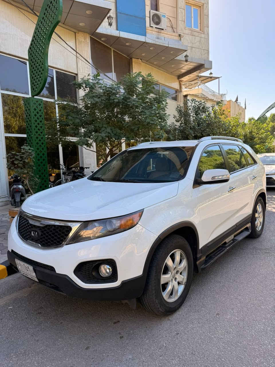 السلام عليكم 
سـورنتو للبيع 
موديل : 2012  
مـحرك 4 سلندر 2400
وارد خليجي
رقم السيارة واسط ثلاثي 
ماشية 250 Km
 سيارة نظيفة و ما ناقصها شيء بس حدادية 
و السيارة مسويلها حمام و بوليش بـ كراج تان 
السيارة مكفولة ما عدا قـبق الجنطة بي بارد فقط 

المواصفات 
• - سـبعة راكب 
• - 3 قطع تبريد 
• - مري شفط 
• - تحكمات ستيرن 
• - حساسات خلفية 
و باقي الموصفات المعروفة 

مكان السيارة : كربلاء المقدسة 
السعر : 155 ورقة و بيها مجال 

لـ الاتصال : ***********
