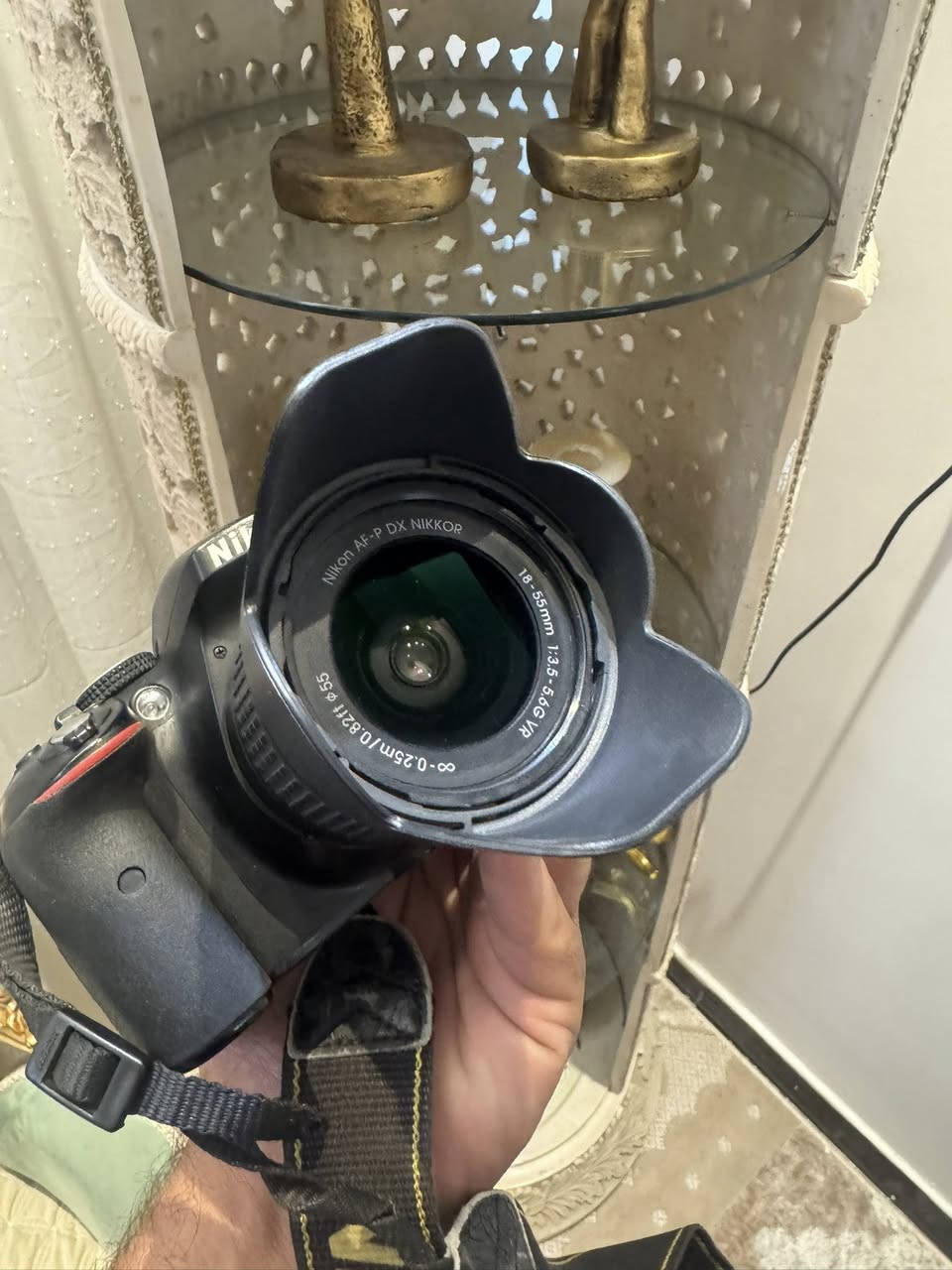 نيكون D5300 
مع عدسة 18-55
السعر 380 الف
***********

